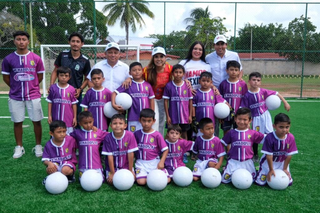Mara Lezama convive con niños y jóvenes y supervisa la nueva cancha del Mundial Social en José María Morelos