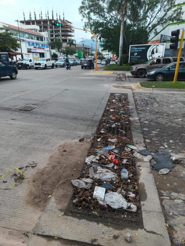 Refuerzan bacheo en Vallarta