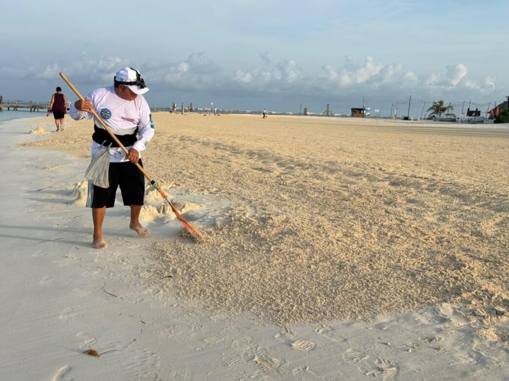 Gobierno de Isla Mujeres se prepara para izar por quinto año consecutivo la bandera Blue Flag en Playa Centro y Playa Norte