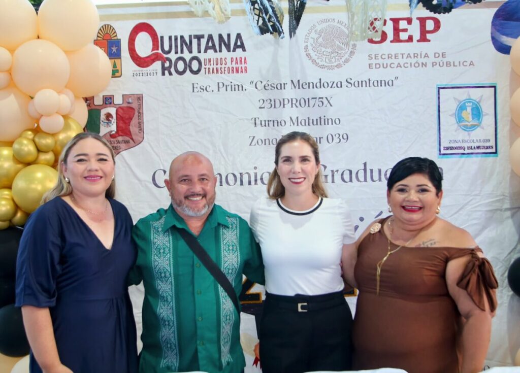 Atenea acompaña como Madrina de Generación a egresados de la Primaria César Mendoza Santana