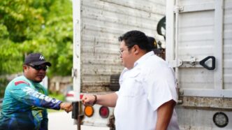 Gobierno de Chacón avanza con la limpieza de la carretera Transversal para brindar mayor seguridad a la ciudadanía