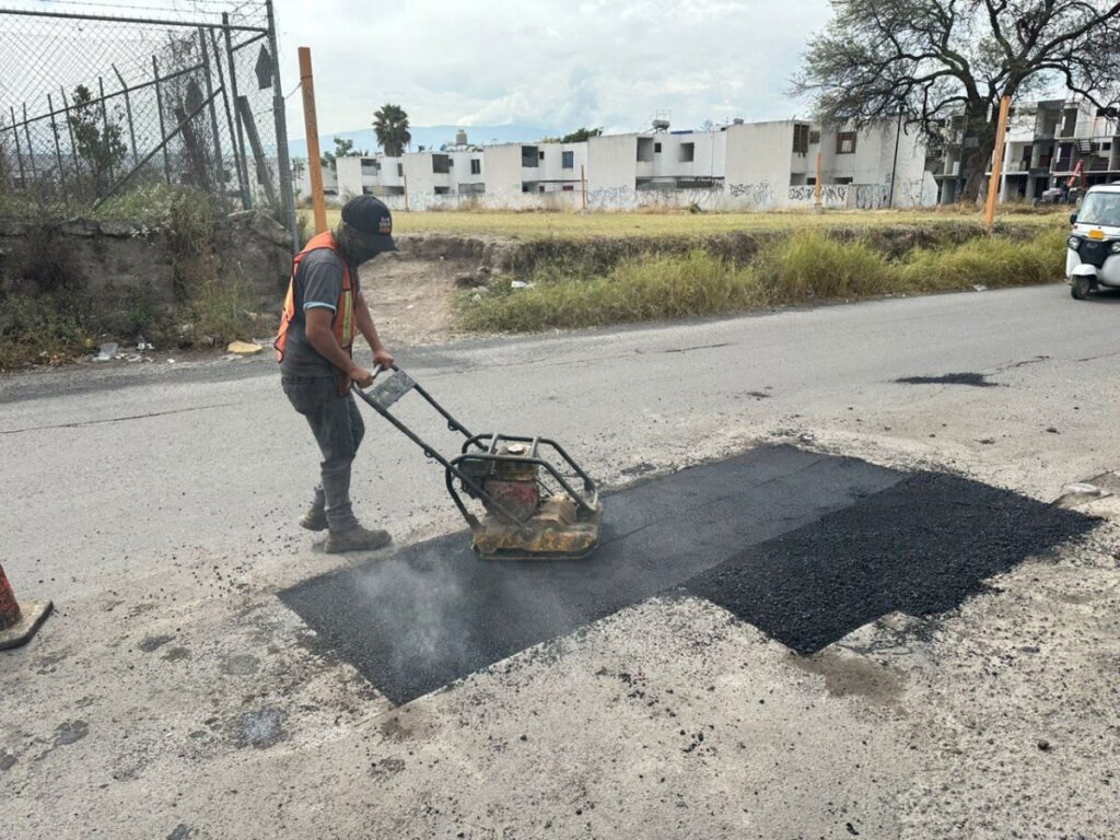 Tlajomulco duplica bacheo por lluvias