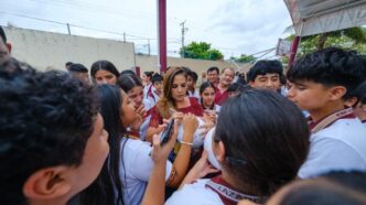 Entrega Mara Lezama domo a Secundaria Técnica 18 en Cancún tras 34 años de espera