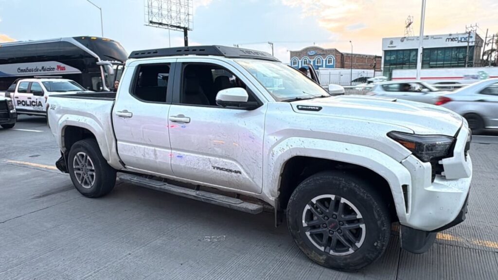 Detienen a hombre armado tras incidente vial