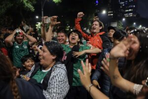 Tres personas murieron por asfixia en Paseo de la Reforma durante los festejos del triunfo de México