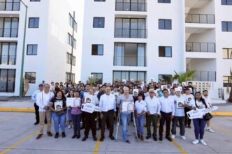 Entregan viviendas del Bienestar a derechohabientes de Sinaloa