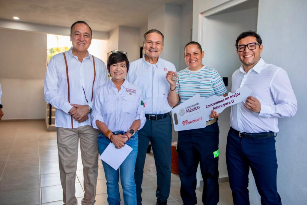 Entregan viviendas del Bienestar a derechohabientes de Sinaloa