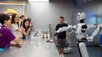 El extraño Diálogo Global sobre la IA de la ONU: robots asesinos, un violinista robótico y cifras que no cuadran