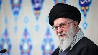 Irán despide a Alí Jamenei con un funeral multitudinario en medio de una crisis política y social
