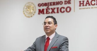 “Lord Relojes” reaparece en Quintana Roo: el exdirector de ANAM que perdió su visa aparece junto a Rafael Marín en su registro como aspirante de Morena