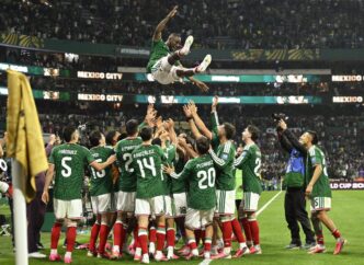 El sismógrafo del Azteca lo confirmó: México venció 2-0 a Ecuador, clasificó a octavos y el Ángel de la Independencia estalló de alegría