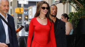 Anne Hathaway presume su embarazo