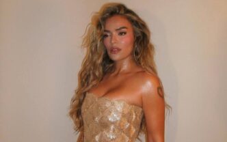 Karol G sube una foto llorando