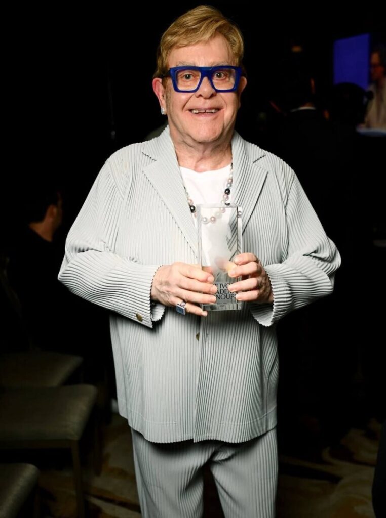 Elton John vuelve para decir adiós
