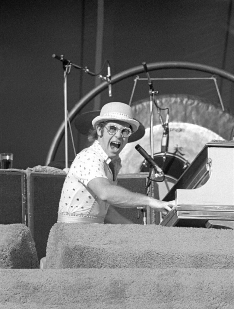 Elton John vuelve para decir adiós