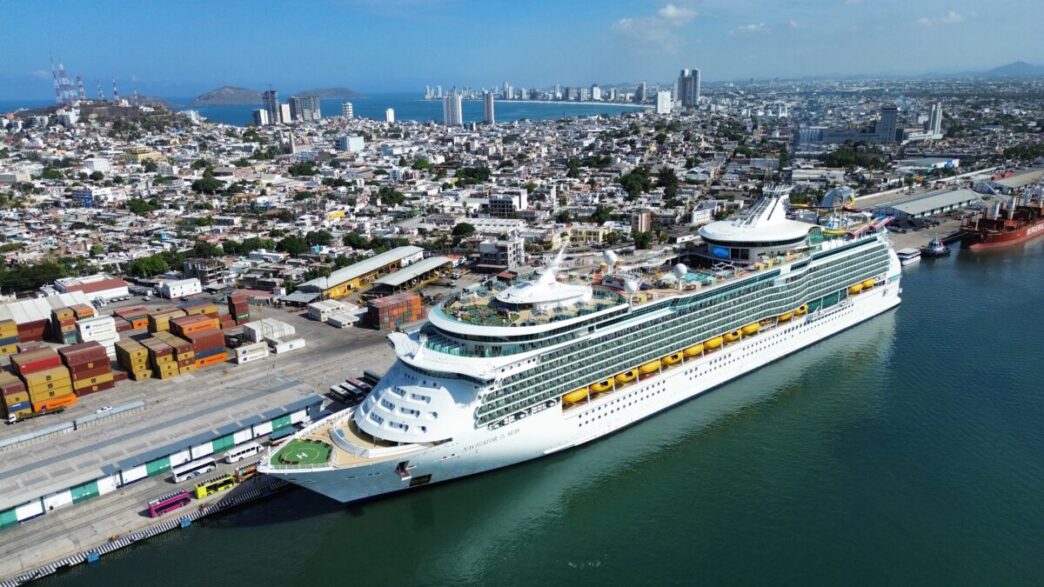 Recibe Mazatlán a más de 3,800 turistas en el primer crucero de julio