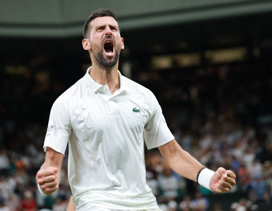 El récord de Djokovic en Wimbledon llegó con triunfo, berrinche y multa incluidos
