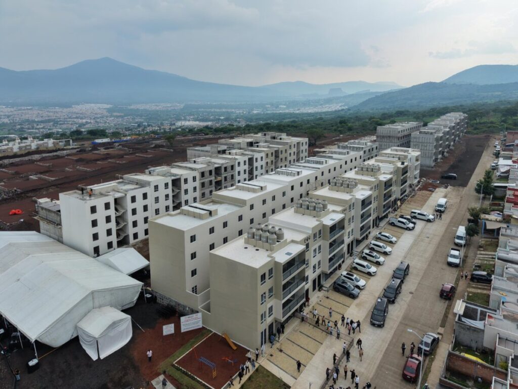 Sheinbaum entrega 32 viviendas en Morelia: Michoacán tendrá 82 mil acciones y el Infonavit reestructuró 97 mil créditos impagables