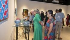 “La Magia del Camafeo en Vidrio” cautiva al público en el Museo de la Isla